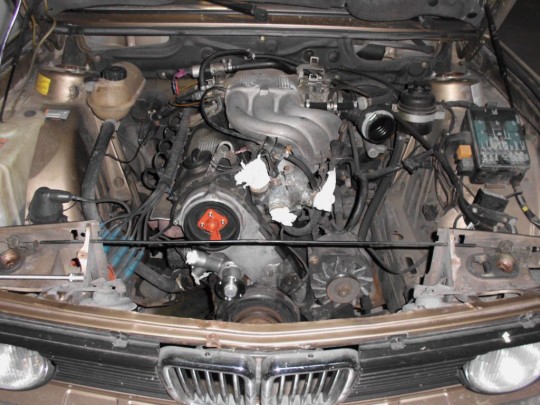 BMW M20B27 engine with new water pump and ignition rotor