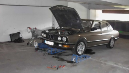 Working on a BMW E28 on a parking deck